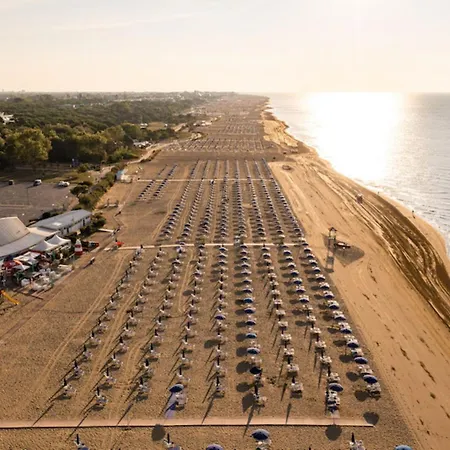 Bright With Garden And Parking - Beahost - Appartamento Bibione